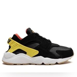 Nike |Size 6| Air Huarache "Go the Extra Smile" sneakers|Never worn